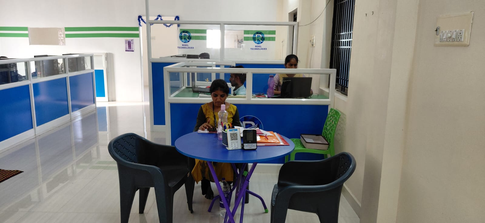 Group Photo Rohil NextGen Students - Batch photo with trainers